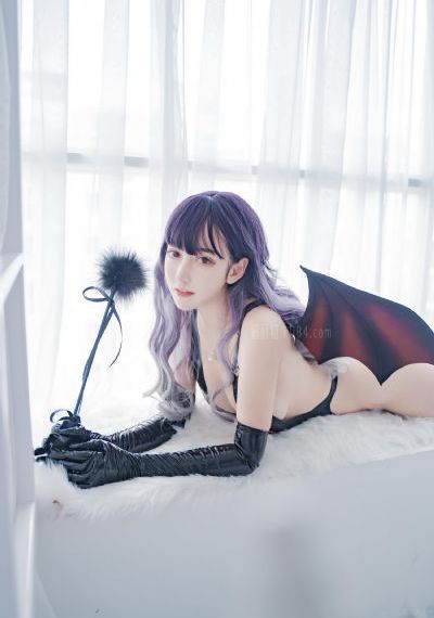 俏女性花开