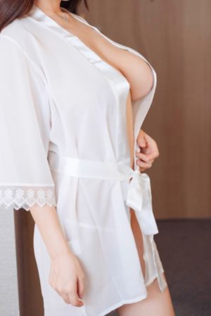 女室友自愿成为我的脚奴